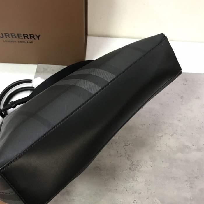 Burberry Tote with structured silhouette Black 01A