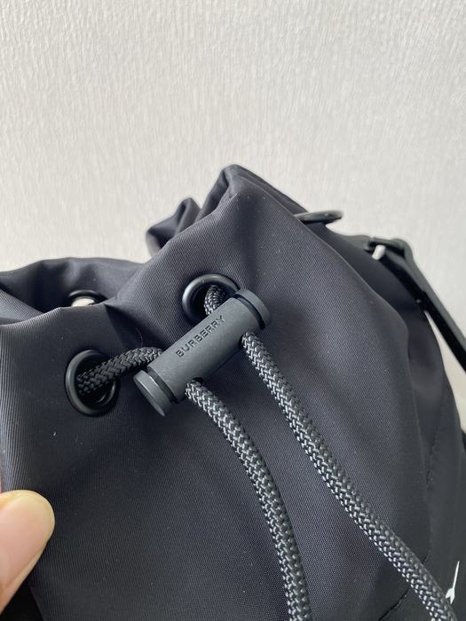 Burberry Tote with stylish features Beige 01A