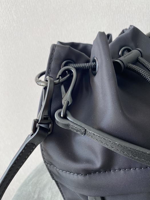 Burberry Tote with stylish features Beige 01A