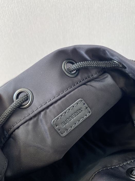 Burberry Tote with stylish features Beige 01A