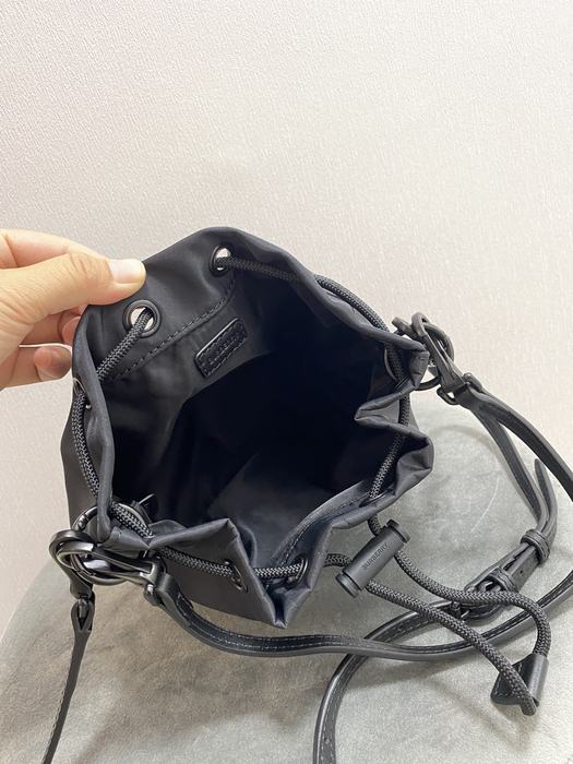 Burberry Tote with stylish features Beige 01A