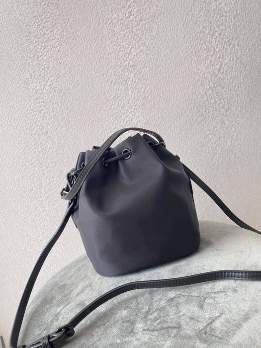 Burberry Tote with stylish features Beige 01A