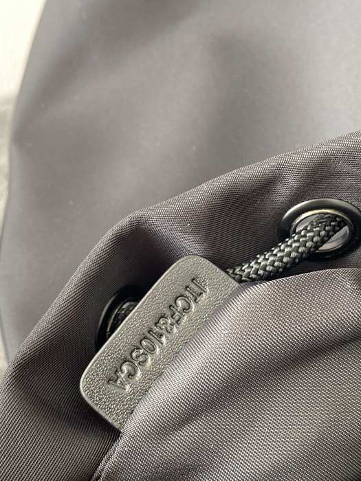 Burberry Tote with stylish features Beige 01A