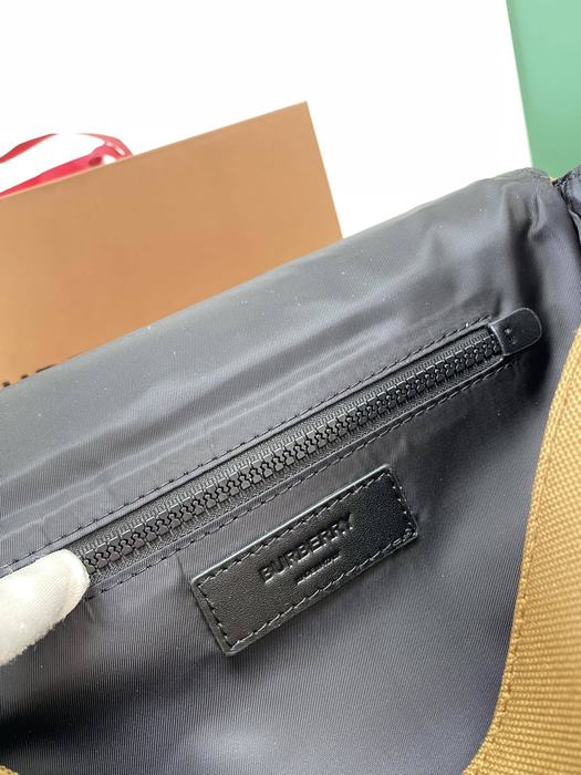 Burberry Tote with stylish features Black 01A