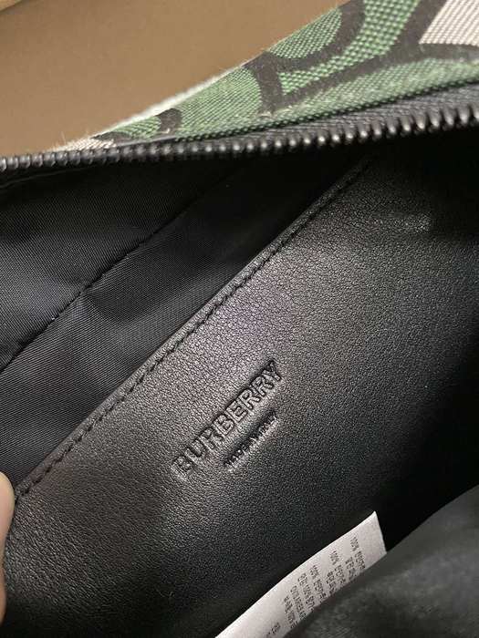 Burberry Tote with stylish features Grey 01A
