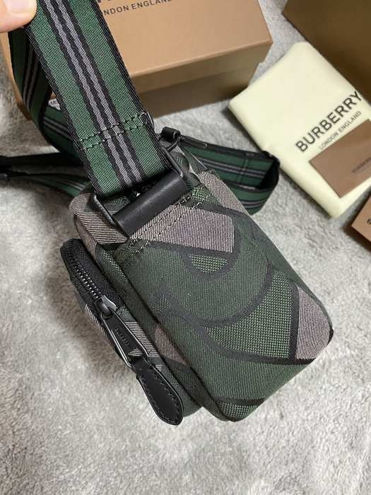 Burberry Tote with stylish features Grey 01A