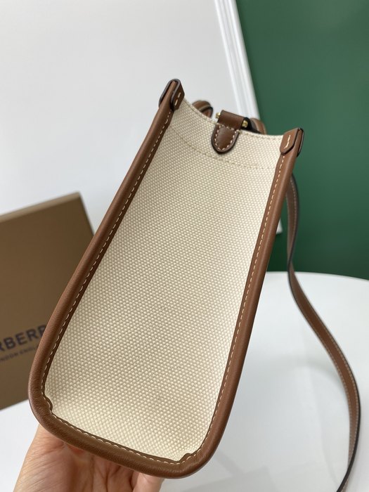 Burberry Tote with stylish traits Beige 01A 2
