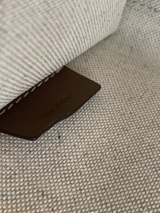 Burberry Tote with stylish traits Beige 01A 2