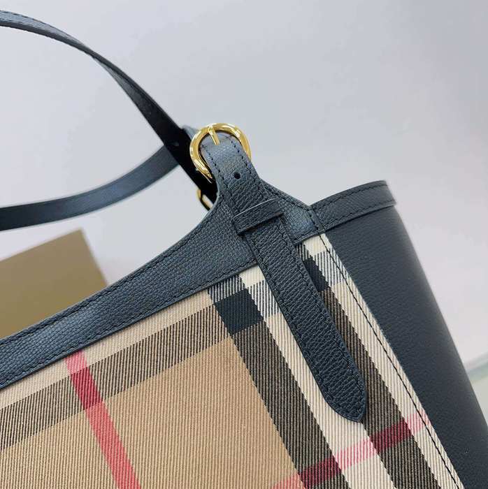 Burberry Tote with stylish traits Beige 01A