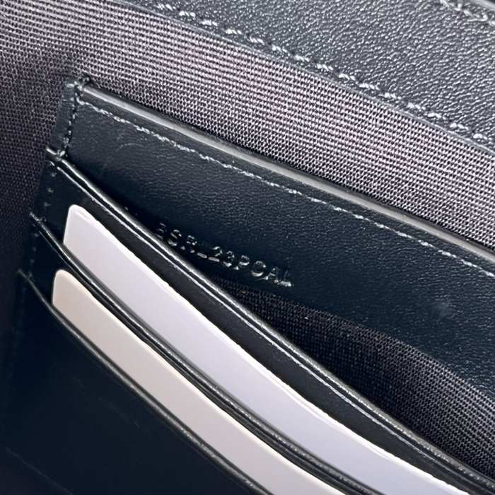 Burberry Tote with stylish traits Black 01A