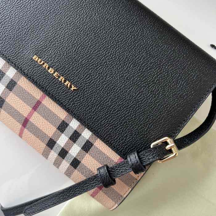Burberry Tote with stylish traits Brown 01A