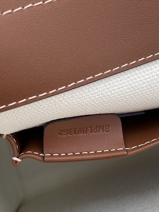 Burberry Tote with unique handle design Beige 01A