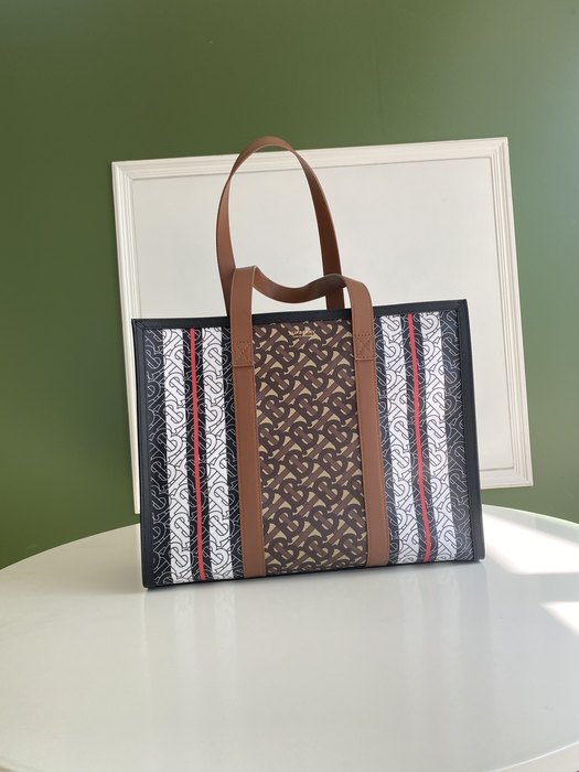 Burberry Tote with unique pattern and texture Brown 01A
