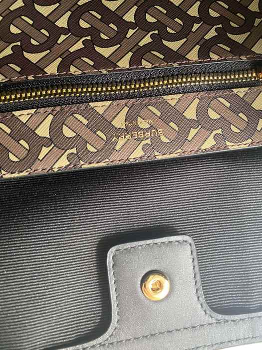 Burberry Tote with unique pattern and texture Brown 01A