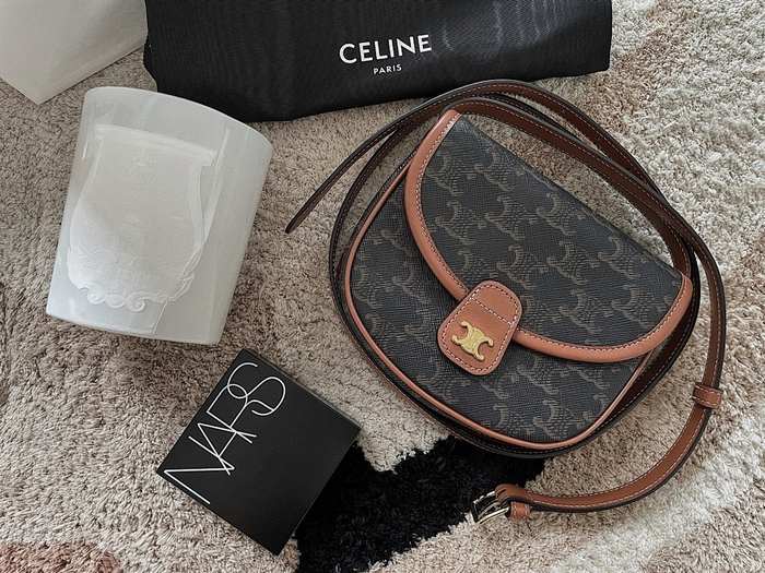 Celine Tote Bag with Stylish Traits Brown 01A 2