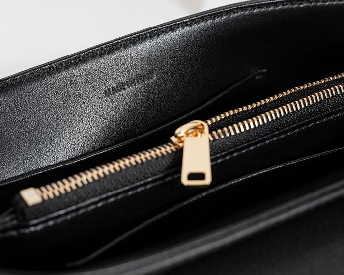 Celine Tote bag with elegant features Black 01A