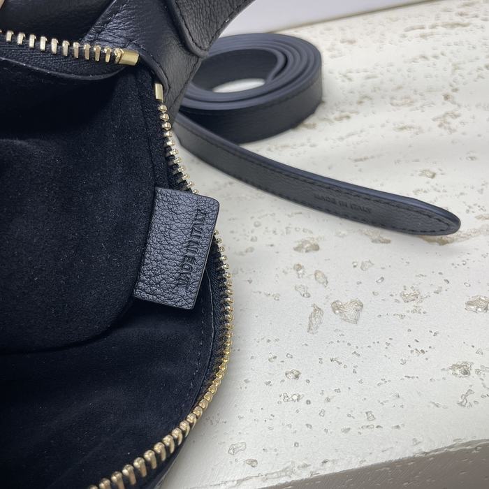 Celine Tote bag with minimalistic traits Black 01A