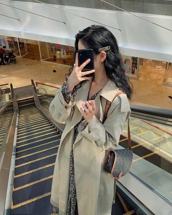 Celine Tote bag with stylish design Brown 01A 2