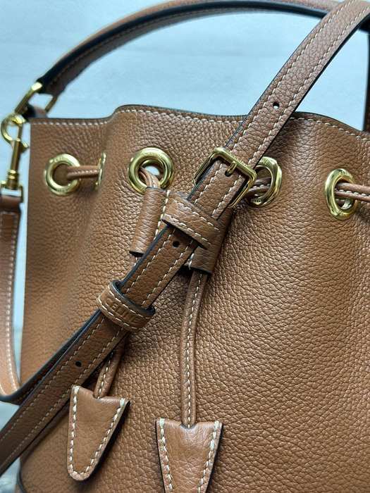 Celine Tote bag with stylish features Brown 01A 7