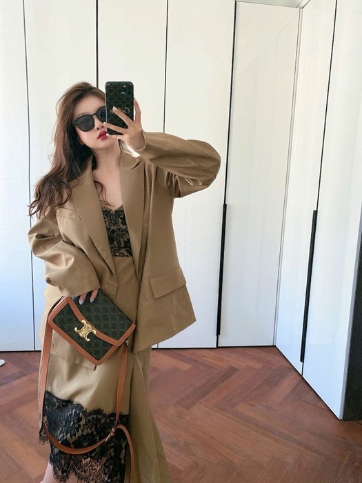 Celine Tote bag with stylish features Navy 01A 2