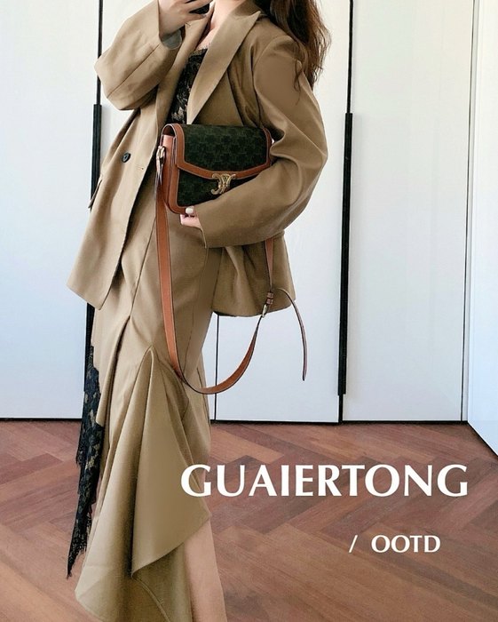 Celine Tote bag with stylish features Navy 01A 2