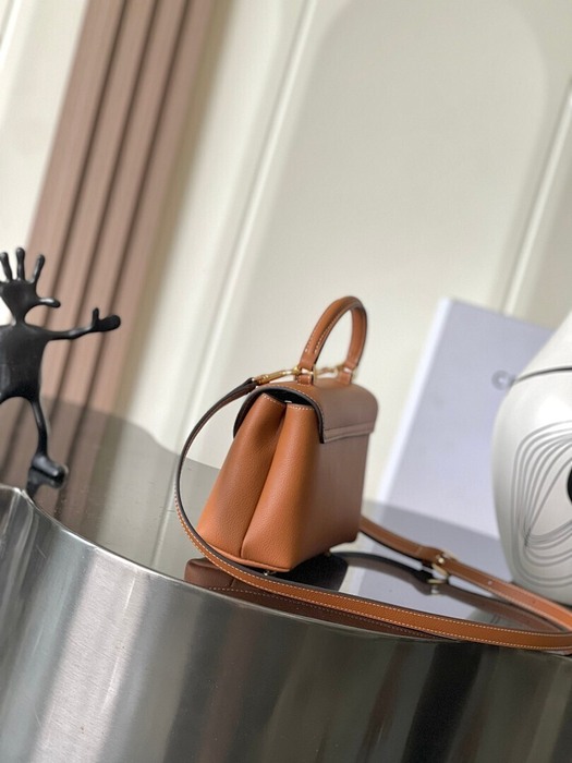 Celine Tote style 26 Tan 01A