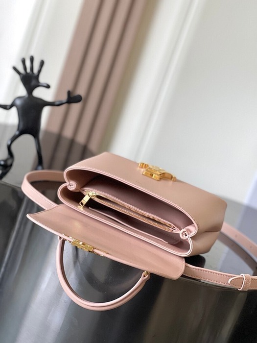 Celine Tote with elegant design traits Beige 01A