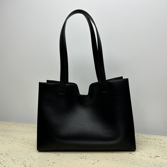 Celine Tote with minimalist design traits Black 01A