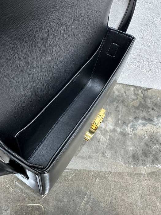 Celine Tote with sleek design Black 01A 2