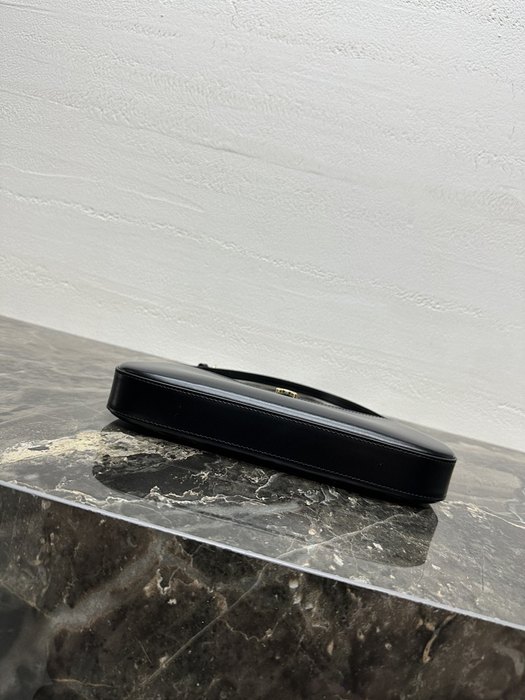 Celine Tote with sleek design Black 01A 3