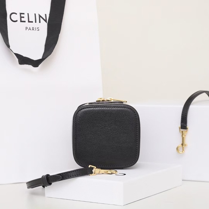 Celine Tote with stylish leather finish Black 01A