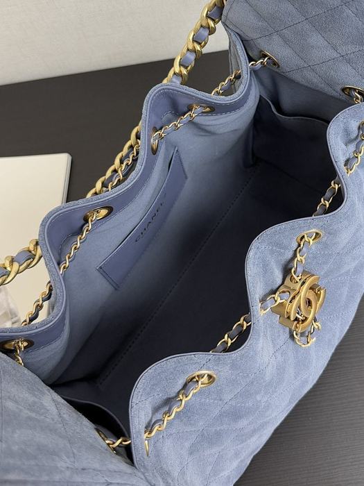 Chanel canvas bag deauville