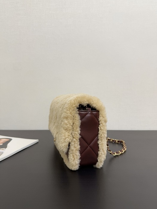 Chanel chain shoulder bag