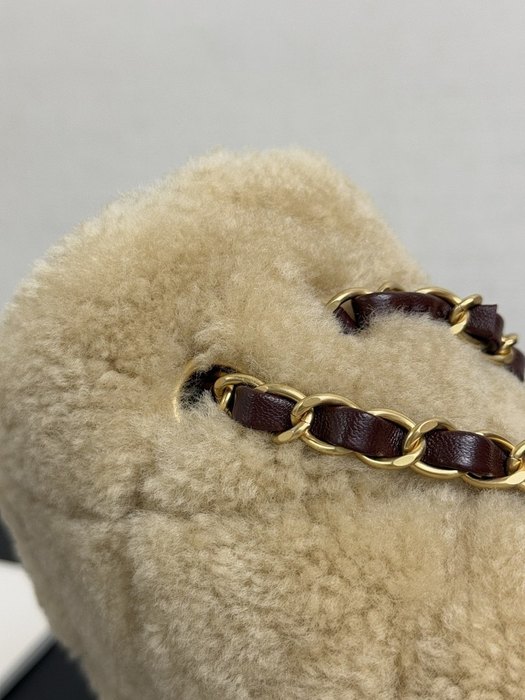 Chanel chain shoulder bag