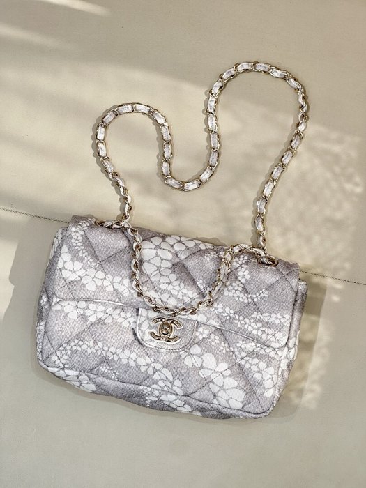 Chanel vintage shoulder bag