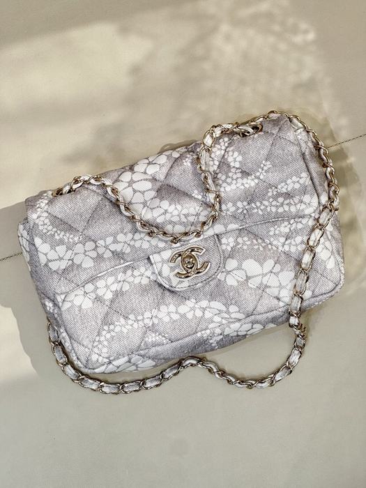 Chanel vintage shoulder bag
