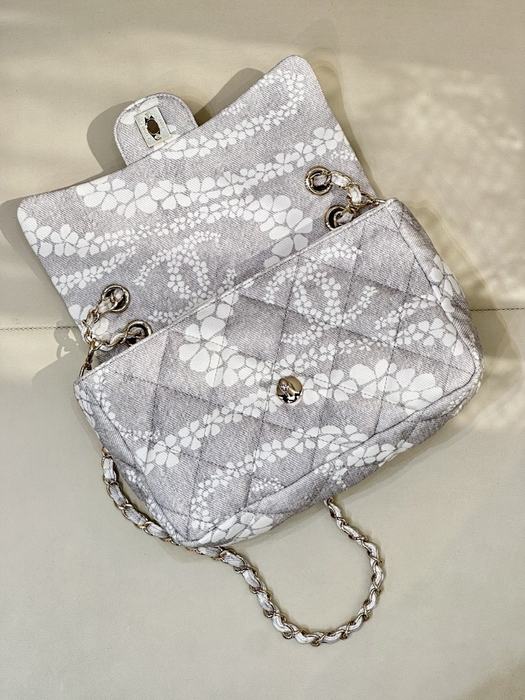 Chanel vintage shoulder bag