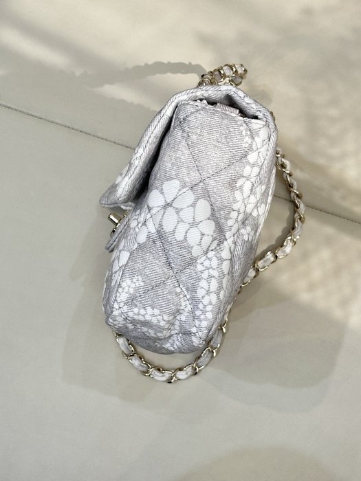 Chanel vintage shoulder bag