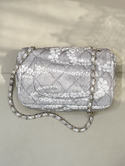 Chanel vintage shoulder bag