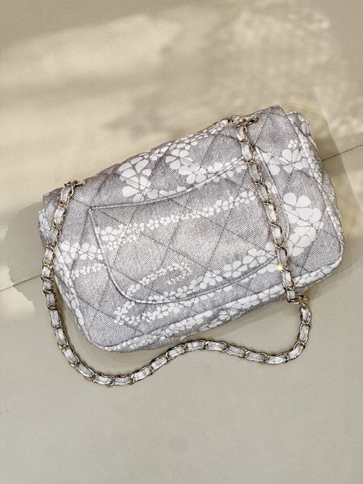 Chanel vintage shoulder bag