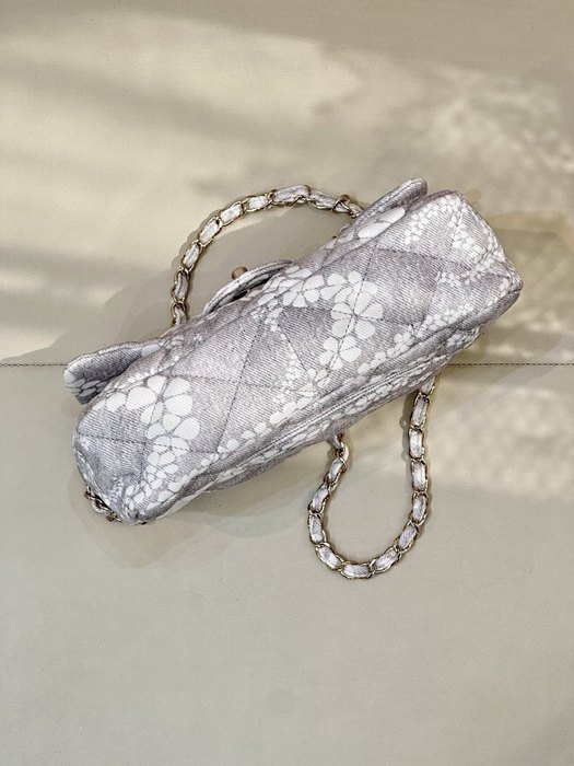 Chanel vintage shoulder bag