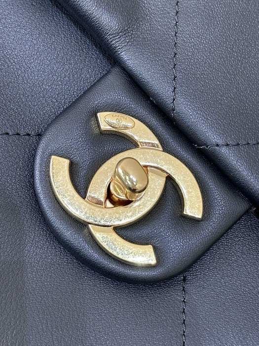 Vintage chanel quilted bag