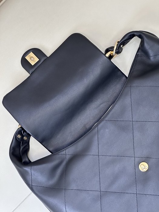 Vintage chanel quilted bag