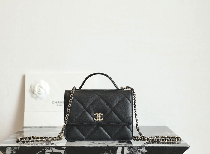 Vintage chanel shoulder bag