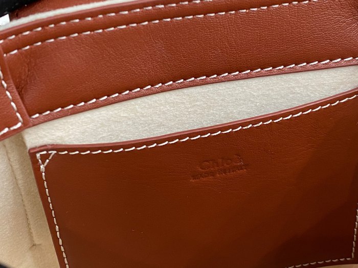 Chloe Tote bag with stylish design Brown 01A