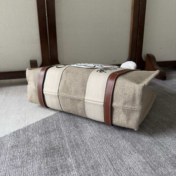 Chloe Tote bag with stylish design traits Beige 01A