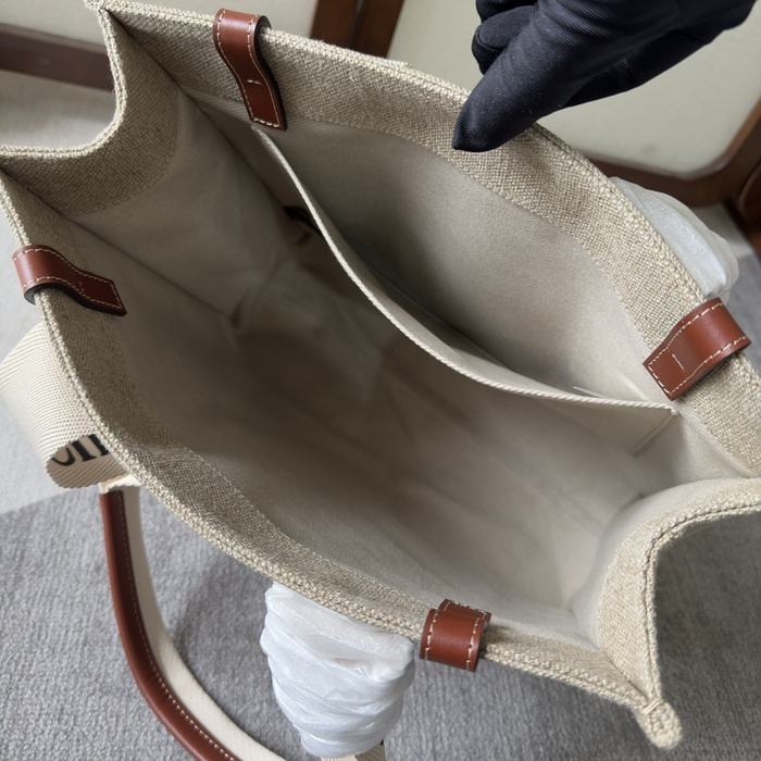 Chloe Tote bag with stylish design traits Beige 01A