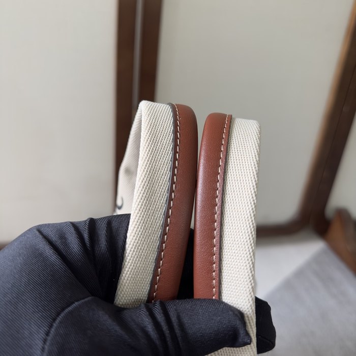 Chloe Tote bag with stylish design traits Beige 01A