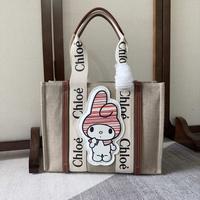 Chloe Tote bag with stylish design traits Beige 01A