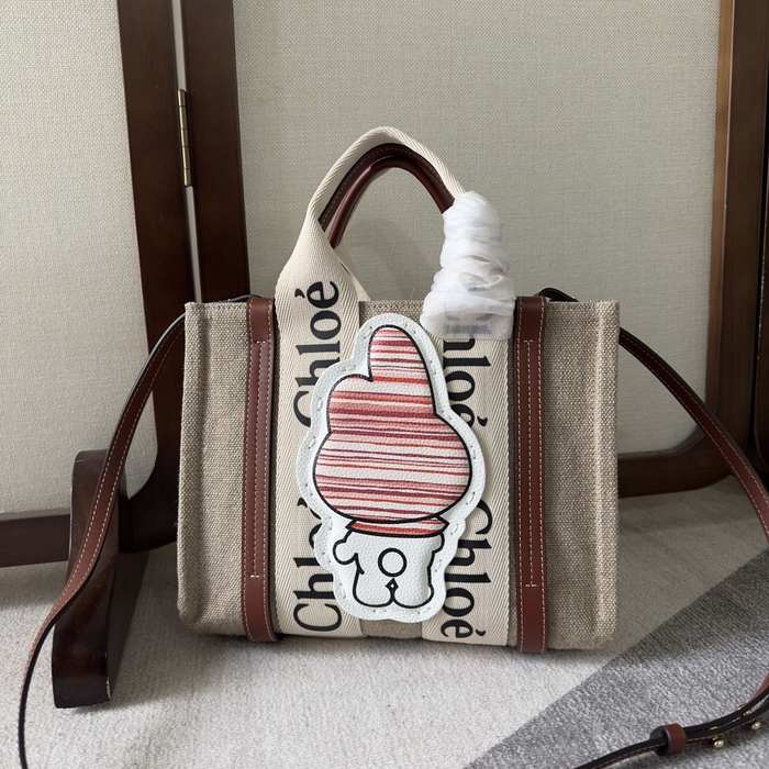 Chloe Tote bag with stylish design traits Beige 01A